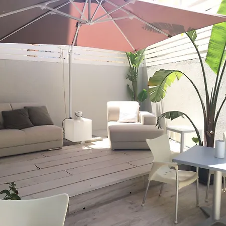 לינה וארוחת בוקר West Coast