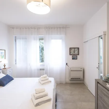 לינה וארוחת בוקר West Coast