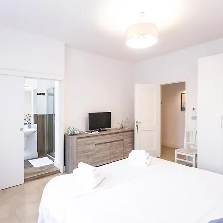 West Coast לינה וארוחת בוקר 3*